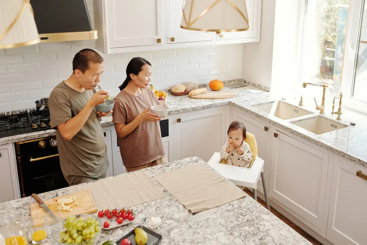 A family breakfast rush