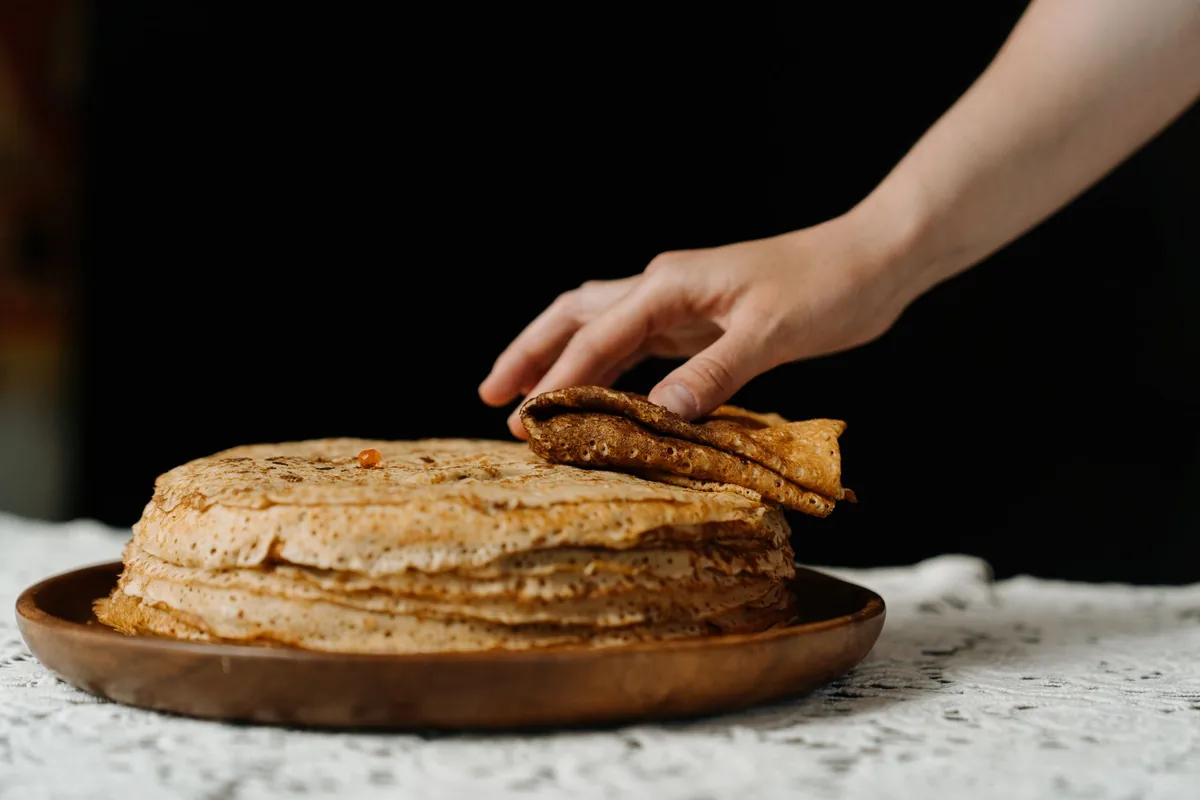 A stack of thin pancakes
