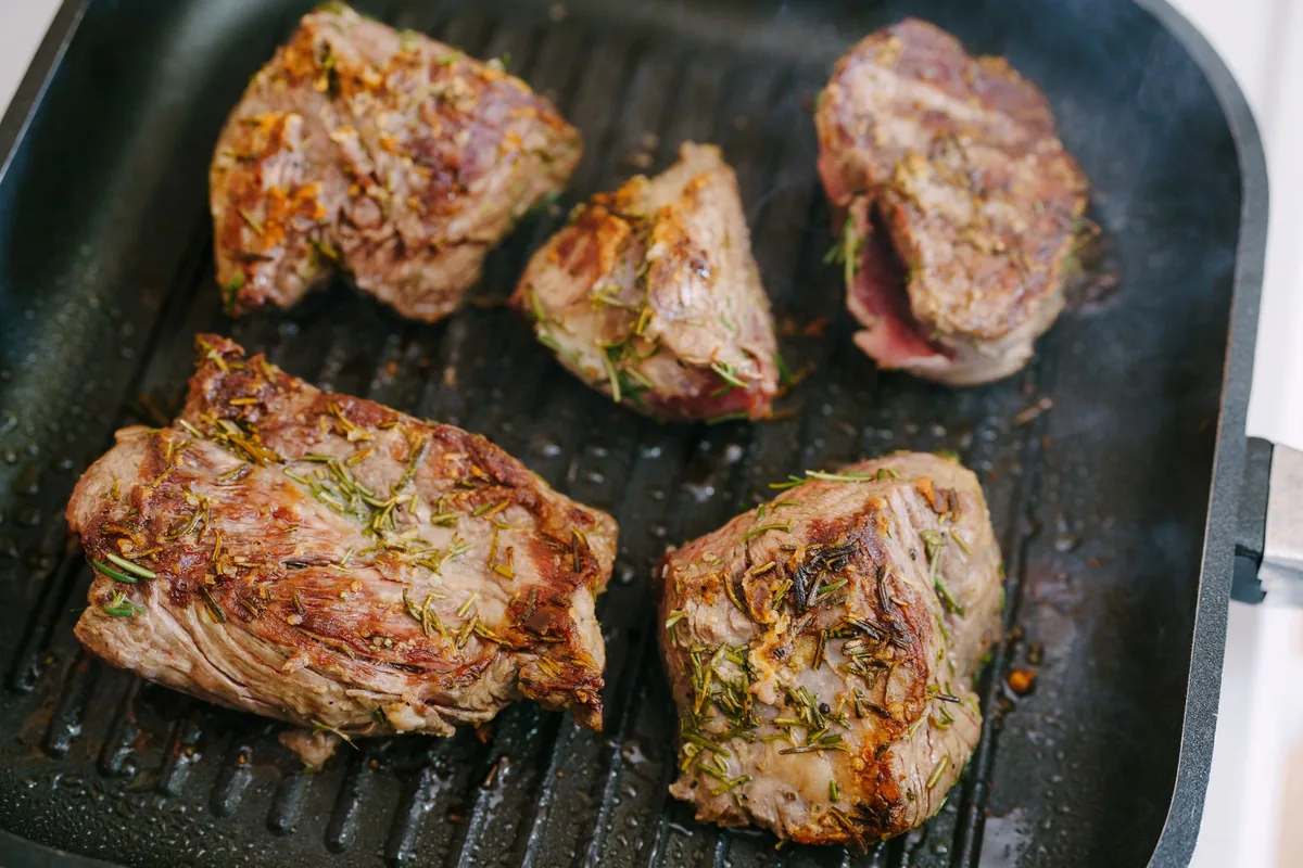 A steak crusted in a pan