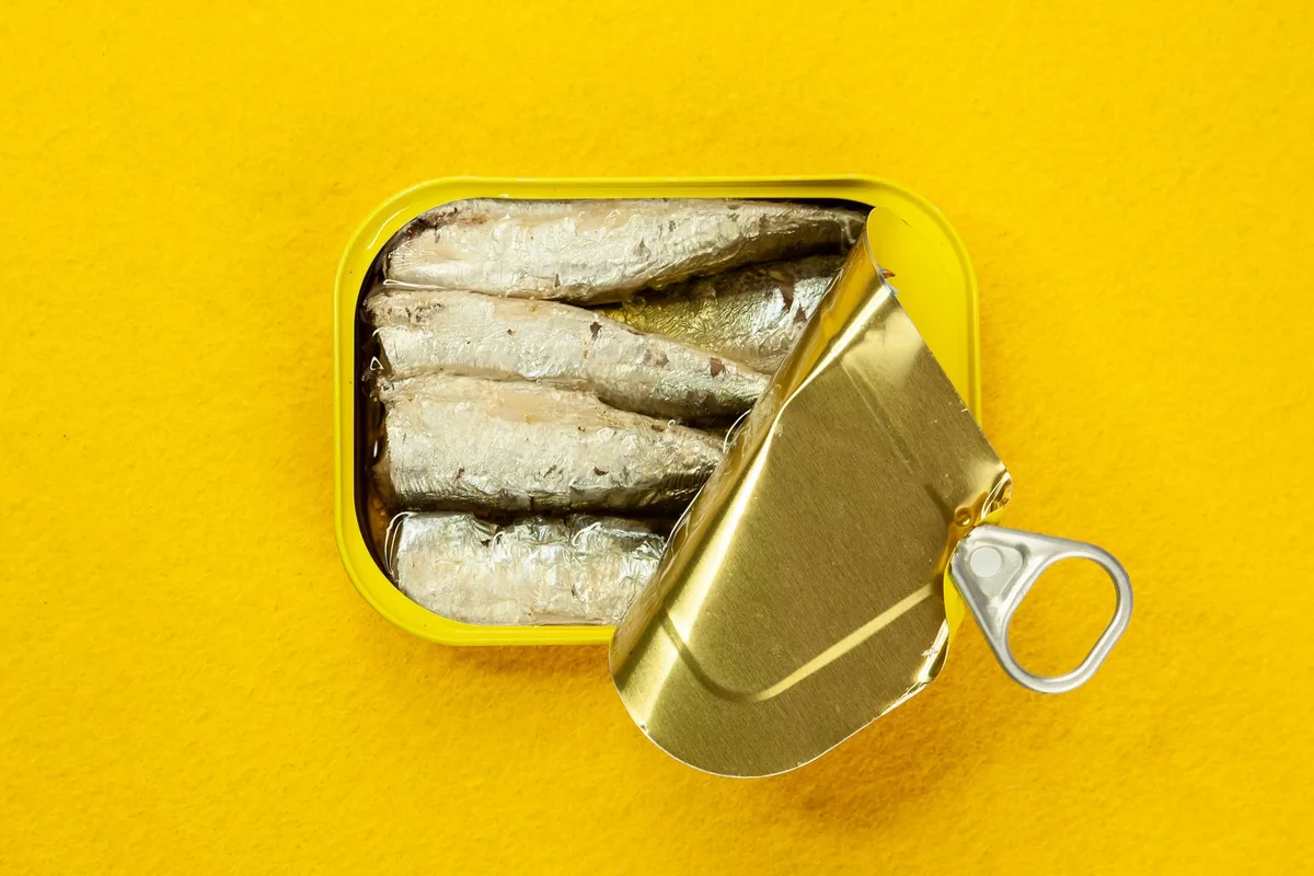 A tin lid removed cleanly