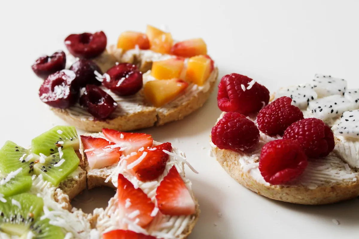 Fruit-topped bagels with kiwi and strawberry