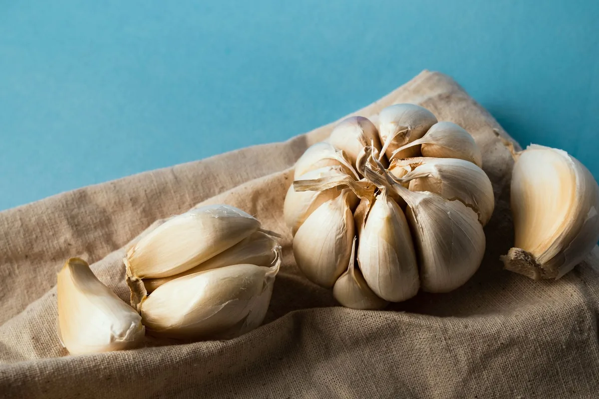 Garlic cloves before peeling