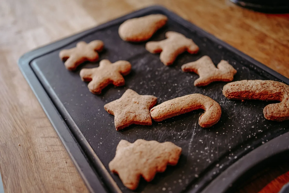 Cookies cooling on a baking sheet