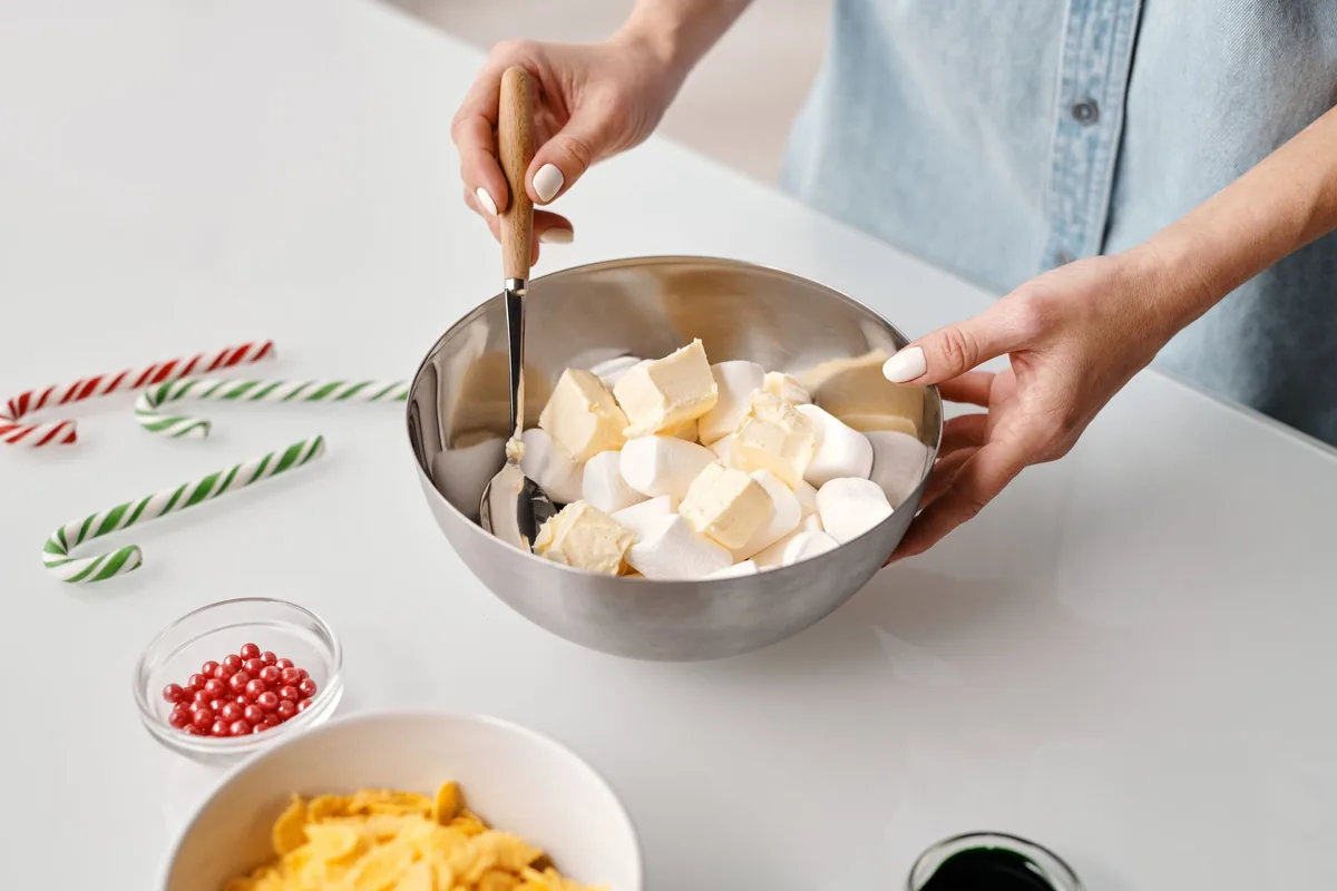 Creaming butter and sugar for a cake