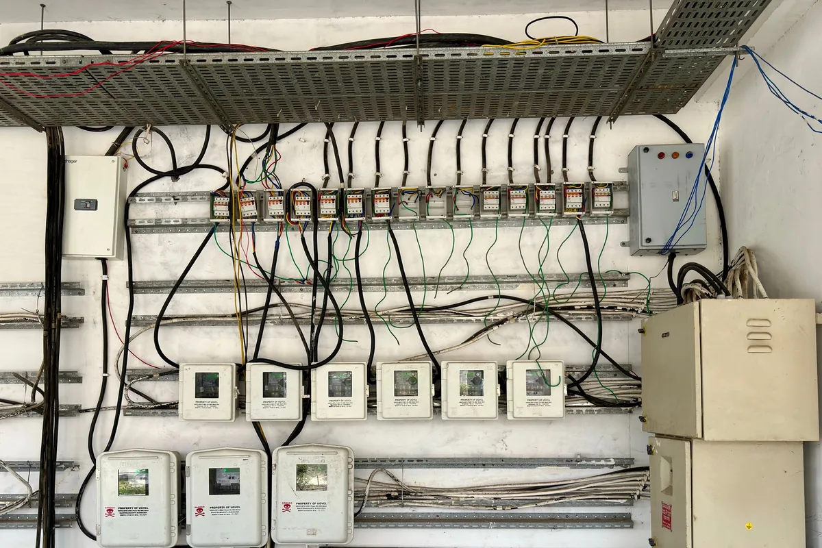 Electrical consumer unit with circuit breakers