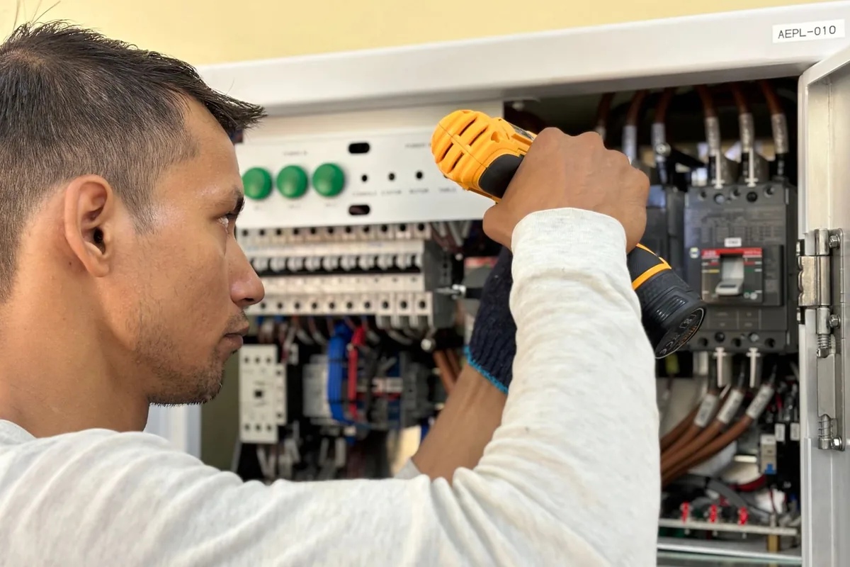 Electrical wiring inside a wall-mounted junction box