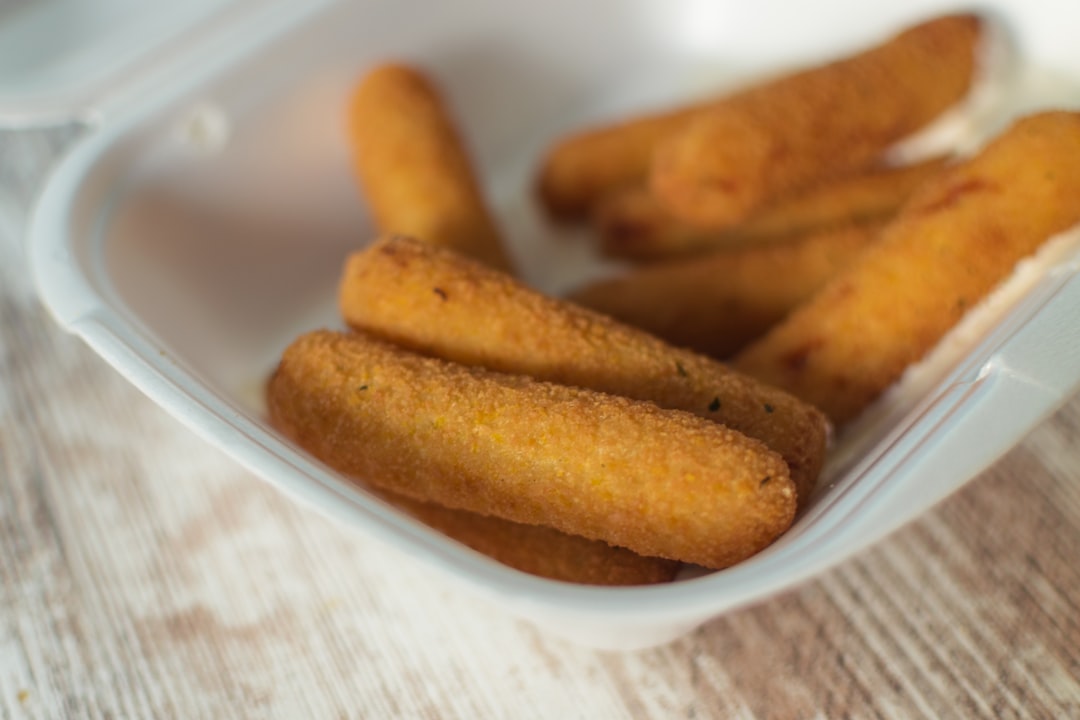 Mozzarella sticks with marinara sauce