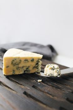 Bleu cheese wedge with knife