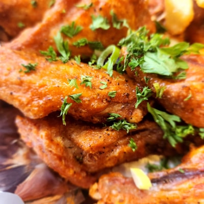 Buffalo wings with parsley garnish and lemon