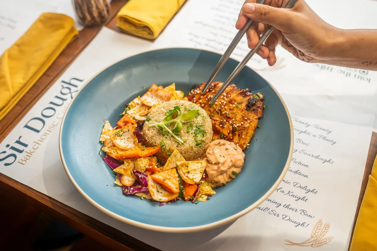 Quinoa salad with grilled salmon