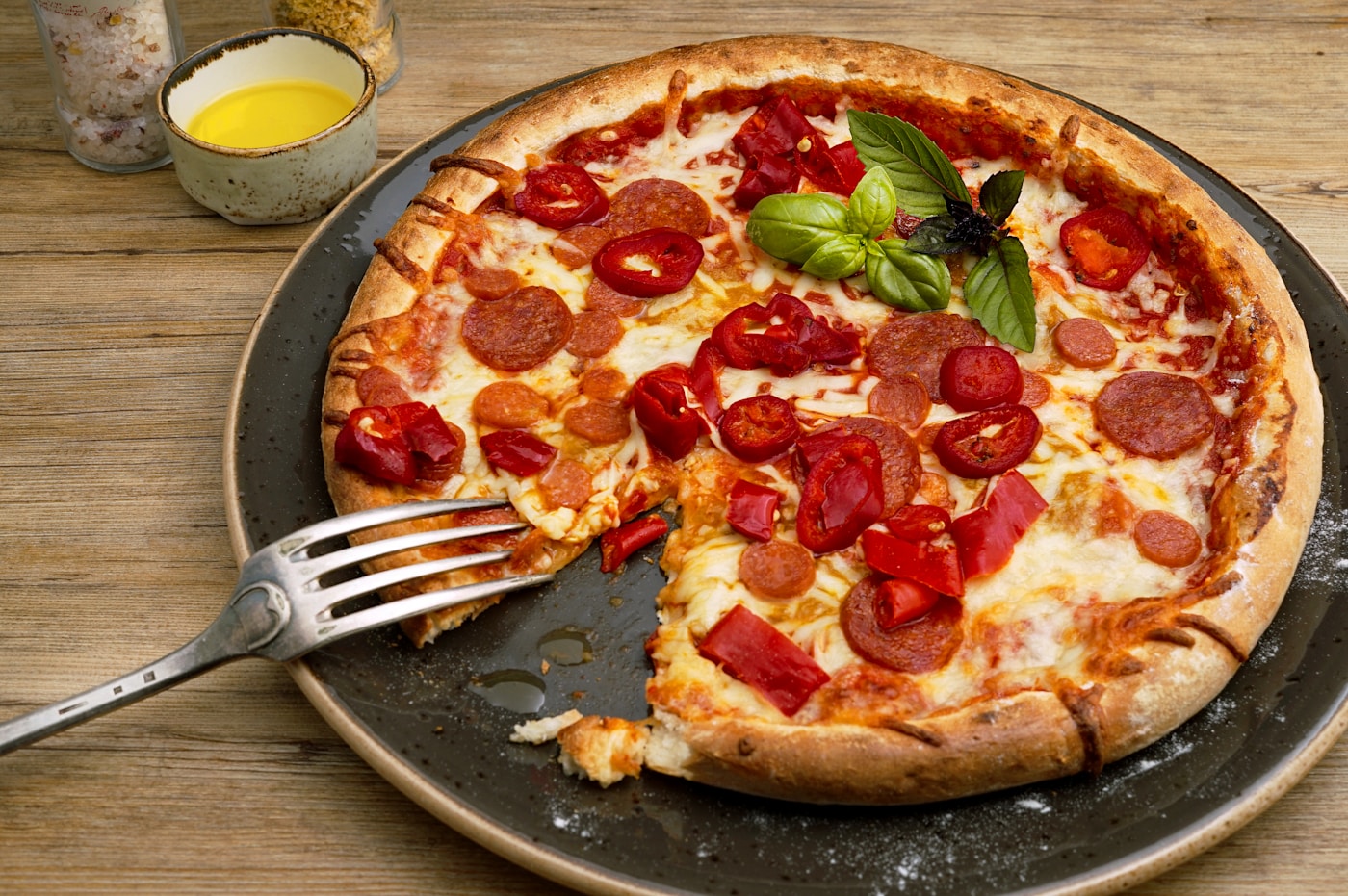 Traditional red sauce pepperoni pizza with tomatoes for comparison