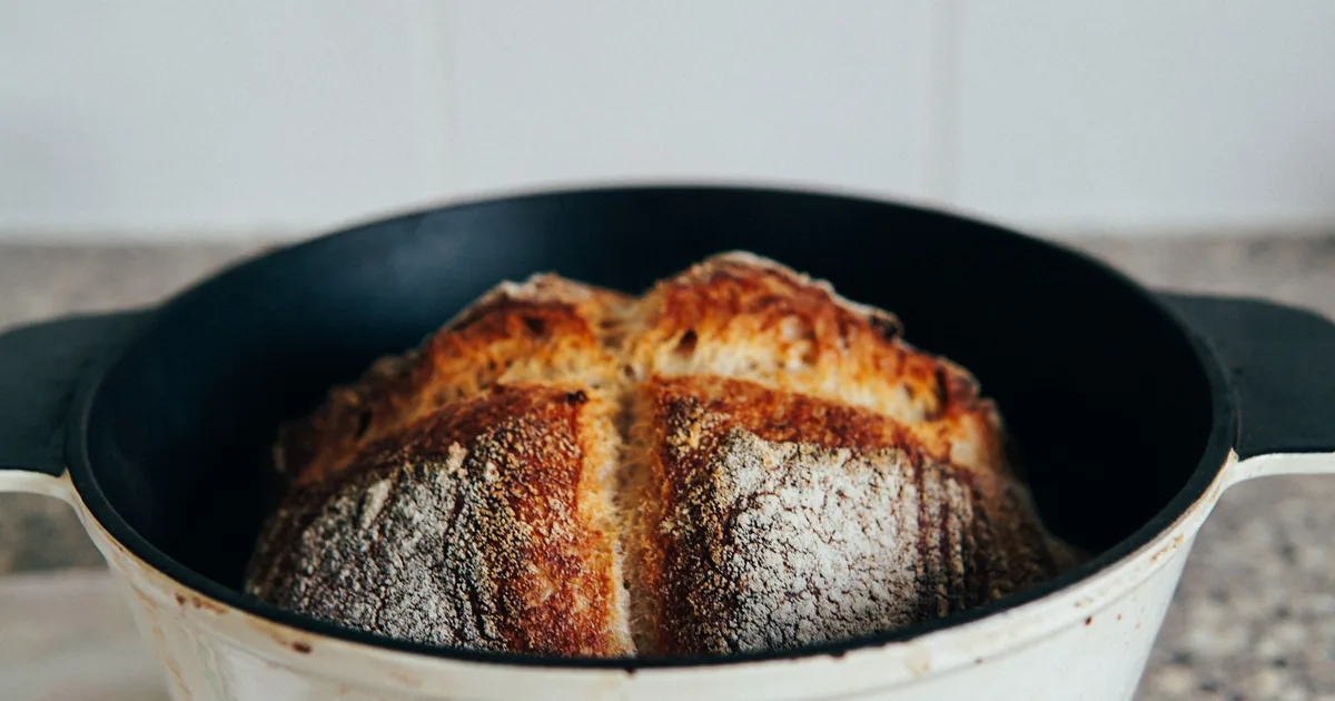 The Knob Is the Blank Line on Every Best Budget Dutch Oven