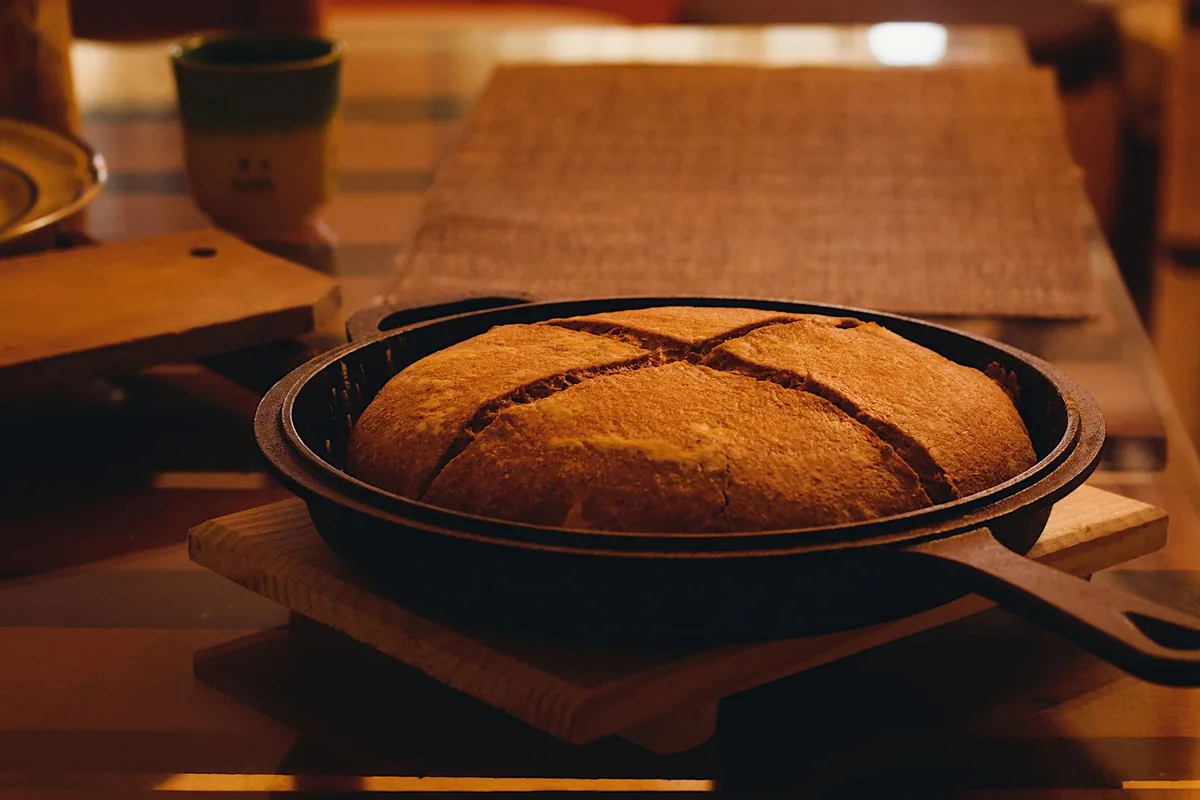 A round loaf baked in a cast iron pot