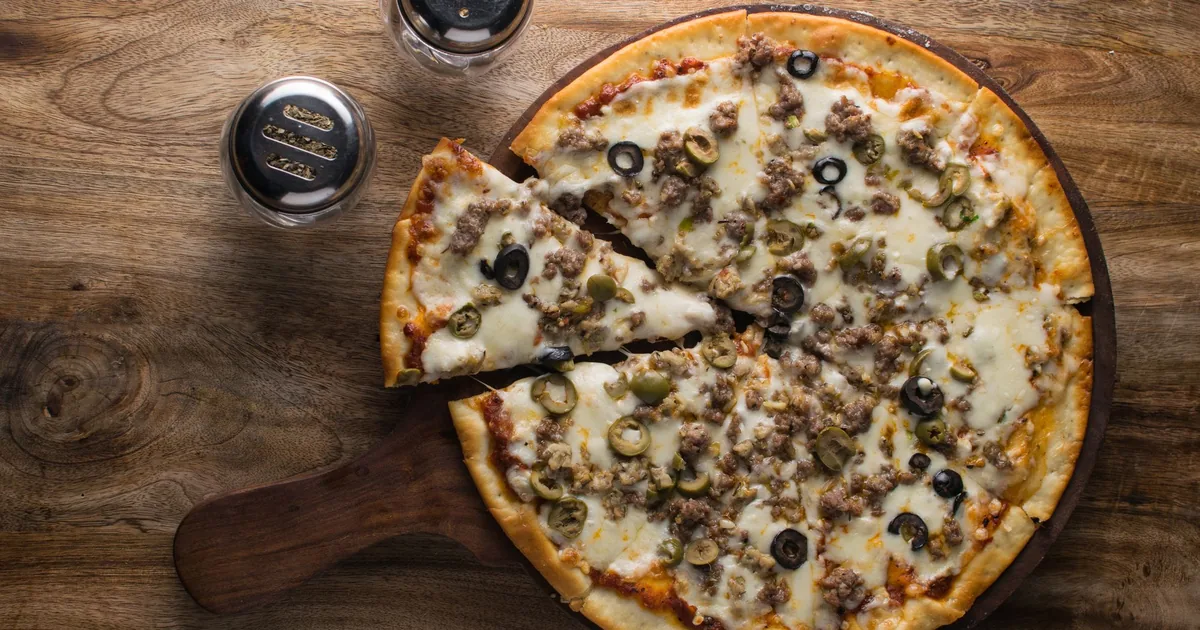 Round Table Pizza Menu with Prices: Eight Pies, One Price