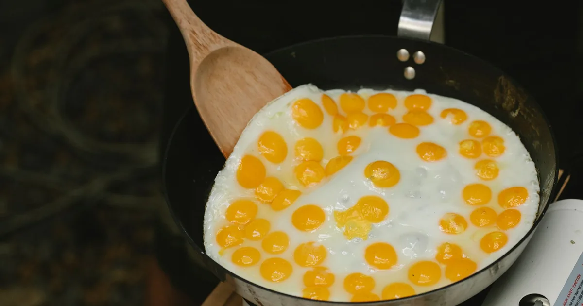 The Best Small Frying Pan for Eggs Hides Its Base Behind 8 Inches